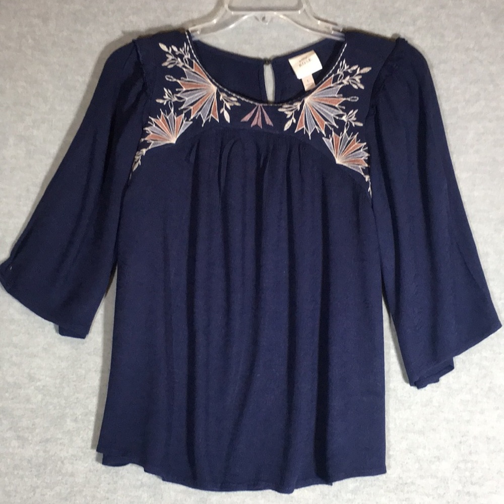 KNOX ROSE Embroidered Oversized Relaxed Fit Keyhole Botton Back Boxy Flyaway Top